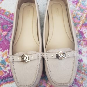 Michael Kors Ivory Driving Moccasin SZ 8.5 Shoe